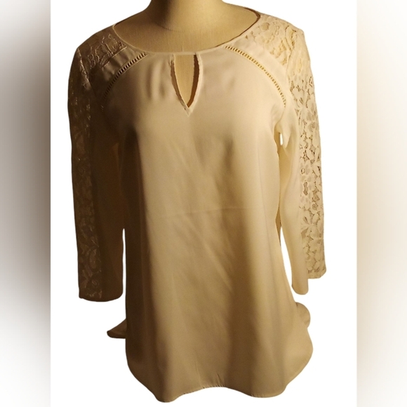 Express- Cream Colored Top, Lace Shoulders, Arms & Trim. 3/4 Sleeves, Size M - Picture 4 of 14